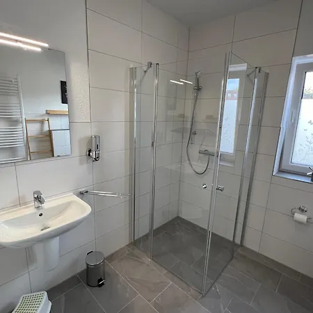 Ferienhaus Royal Gala Ebenerdig 84 Qm Carport Terrasse Neubau Free Wifi 2 Schlafzimmer Bis 4 Personen Einbauküche Meppen